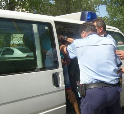 Hoţi din societăţi comerciale, prinşi la Fântânele